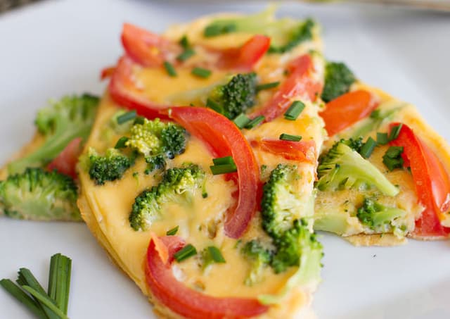 Broccoli, Cheddar & Tomato Omelette
