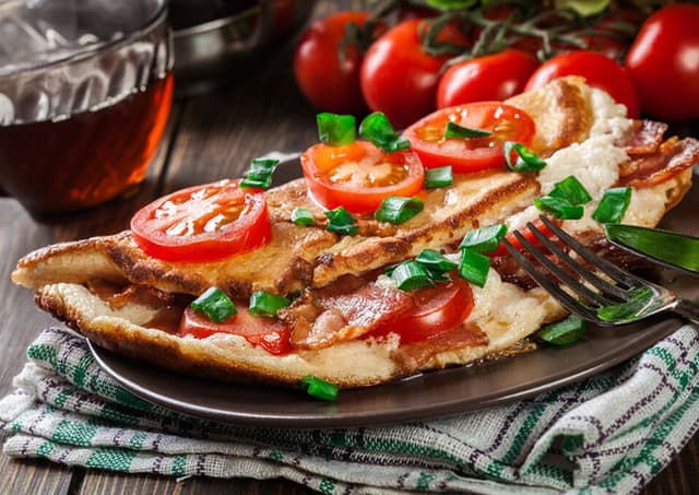 Bacon, Cheddar & Tomato Omelette